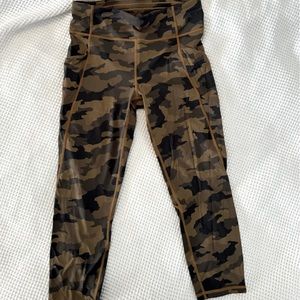 Lululemon Athletica Heritage 365 Camo - Time to Sweat crop 23” size 10